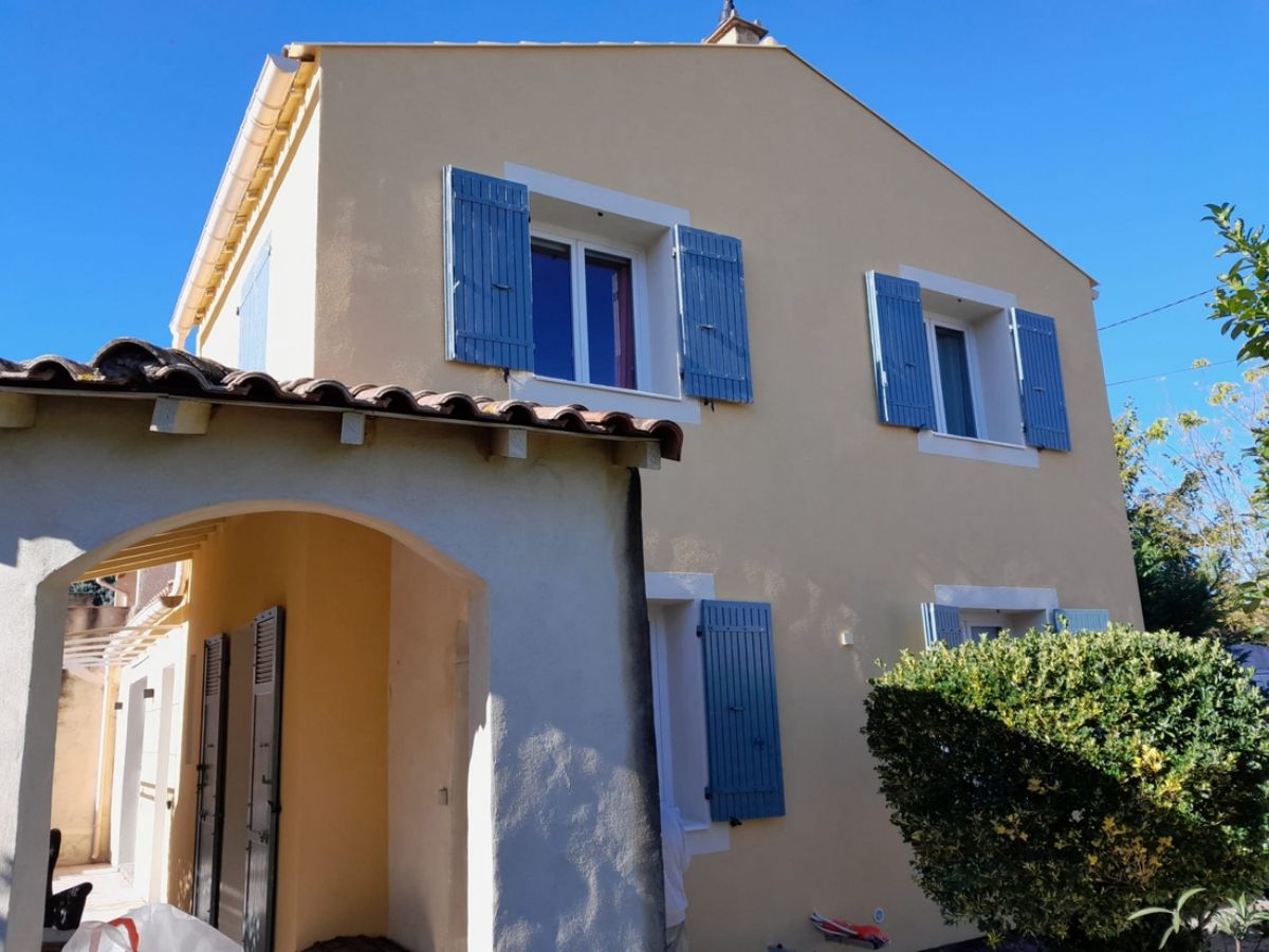 Équipe Espace Façade Peinture sur un chantier ITE en Vaucluse